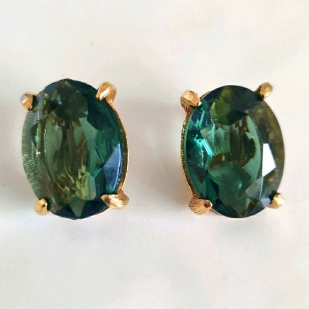 Vtg Runway Faux Faceted Emerald Clip earrings